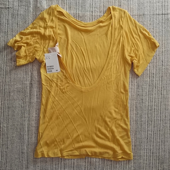 Open back tshirt - Picture 2 of 3